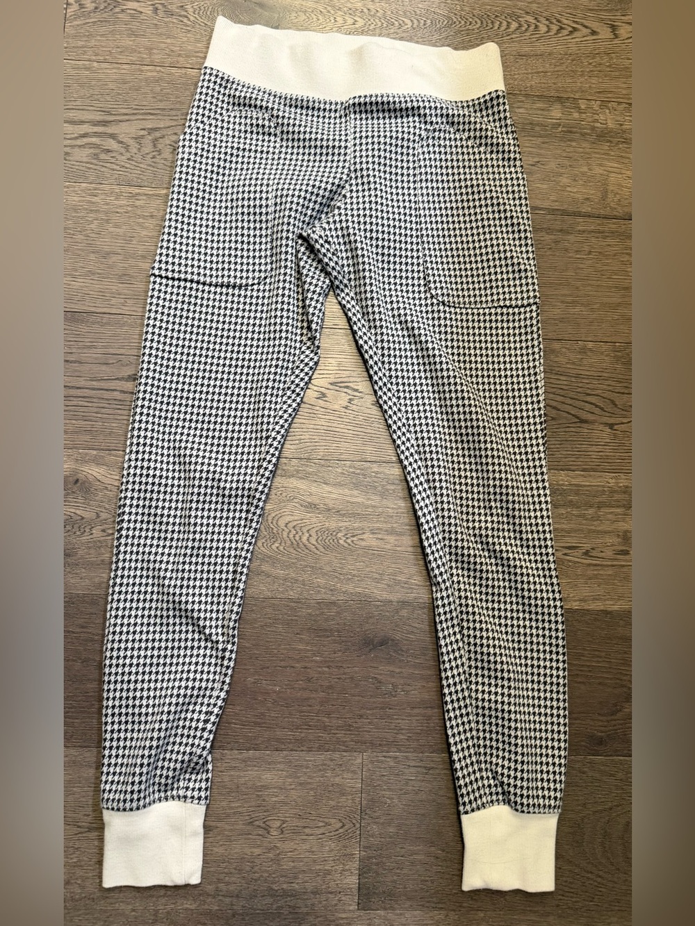 Columbia Black and White Houndstooth Knit Base layer pants / leggings